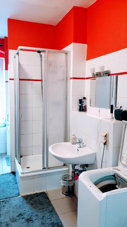Room In City Center Halle With Shared Bathroom & Kitchen - Free Wifi, Netflix, Ipad & Ground Floor Ngoại thất bức ảnh