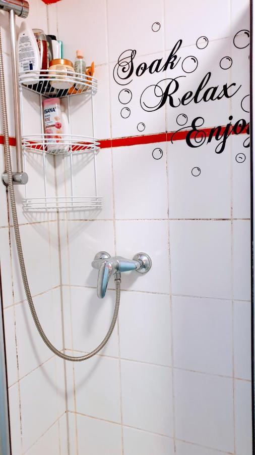 Room In City Center Halle With Shared Bathroom & Kitchen - Free Wifi, Netflix, Ipad & Ground Floor Ngoại thất bức ảnh